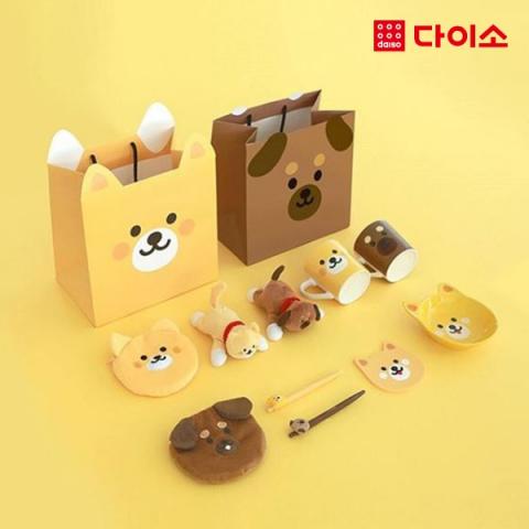 적은 금액을 '탕진'하며 자신만의 작은 사치를 부리는 행동이 인기를 끌고 있다. 천원으로 다양한 물건을 살 수 있는 생활용품샵이 탕진잼으로 즐기는 대표적인 공간이다.