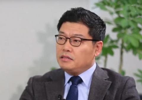 올해 초 국민들로부터 큰 주목을 받았떤 베스트셀러 '축적의 시간' 공동저자 이정동 교수. 사이언스타임즈와의 인터뷰를 통해 2017년 새해에는 '개념설계' 노하우 축적을 위해 시행착오를 인정하는 풍토를 조성해야 한다고 말했다.