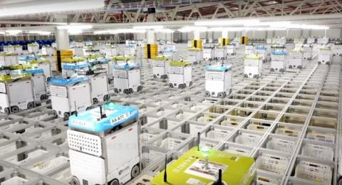 수백대의 로봇이 정교하게 움직이는 오카도의 물류센터 ⓒ Ocado