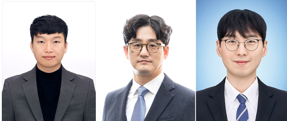 UNIST 연구진 모습. 왼쪽부터 공동 제1저자 김요한 박사, 신형준 교수, 공동 제1저자 한희준 박사. ⓒ울산과학기술원 제공