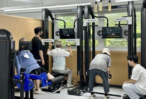 어르신 전용 '스마트 피트니스 센터' 기사 내용과 직접 관련 없음 ⓒ서울시 강남구립논현노인종합복지관 제공