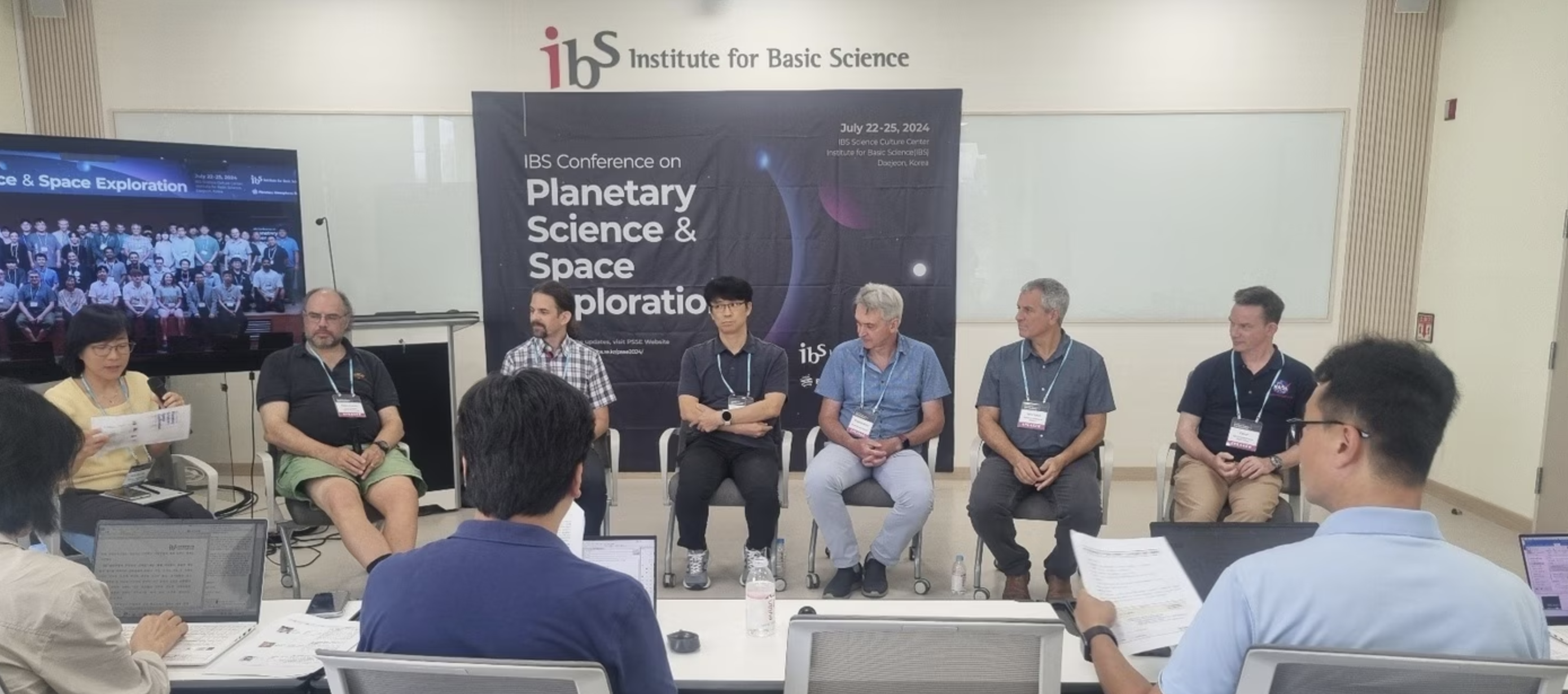IBS 과학문화센터에서 행성과학과 우주탐사 컨퍼런스 기자간담회를 진행하고 있는 이연주 단장 ⓒ기초과학연구원