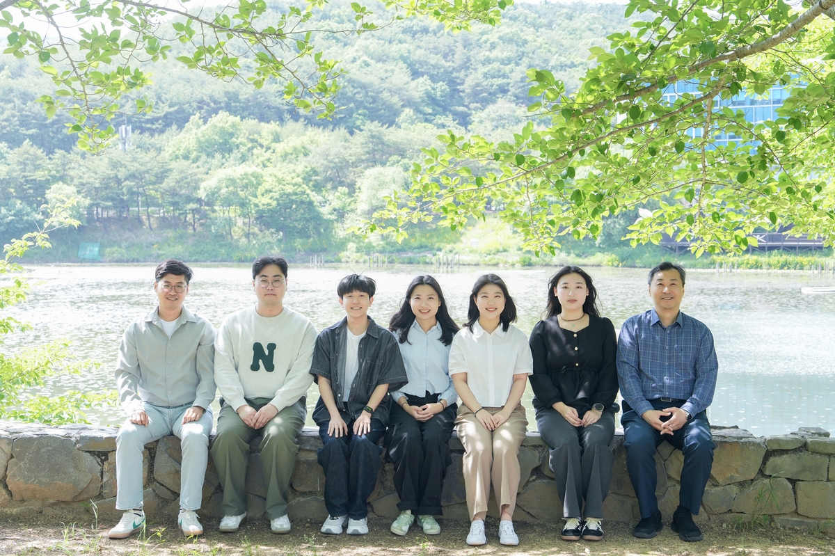 연구진 모습 ⓒ울산과학기술원 제공