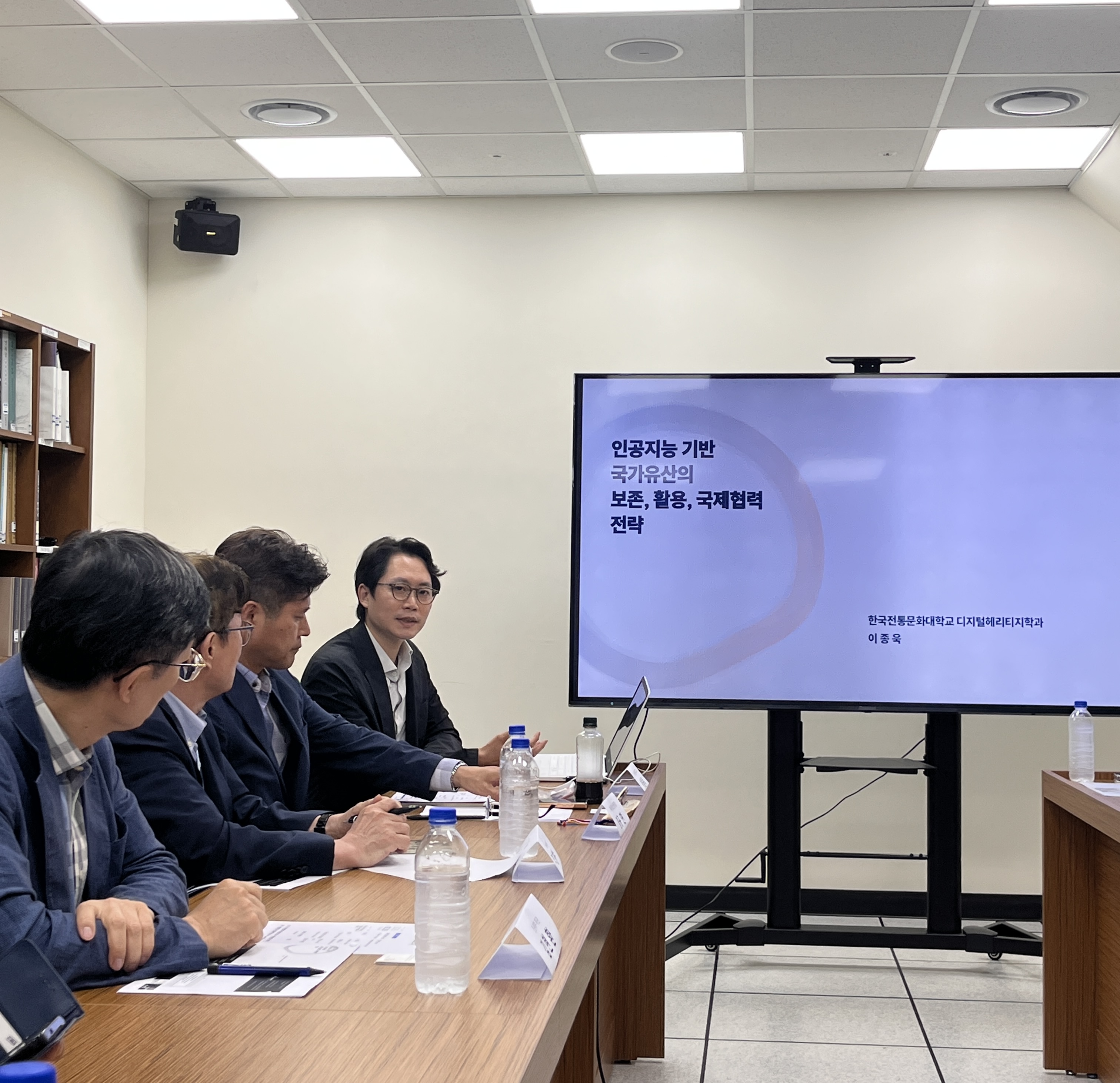 29일에 덕수궁 돈덕전에서 열린 제2회 국가유산포럼에서 이종옥 전통문화대학교 디지털헤리티지학과 교수가 발표하고 있다 Ⓒ사이언스타임즈 김현정