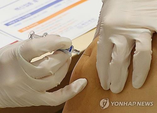 코로나19 백신 접종 ⓒ연합뉴스 자료사진