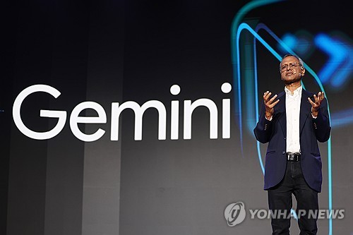 구글 AI 제미나이 소개하는 마니쉬 굽타 디렉터. 구글 마니쉬 굽타 딥마인드 시니어 디렉터가 2일 서울 강남구 조선 팰리스 호텔에서 열린 '구글 포 코리아'에서 '새로운 가능성을 여는 구글 AI'를 주제로 발언하며 구글 AI 제미나이에 대해 이야기 하고 있다. 2025.7.2 ⓒ연합뉴스 제공