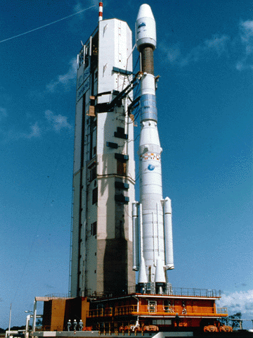 TOPEX/포세이돈, 우리별 1호(KITSAT-1) 및 S/80T가 탑재된 아리안 4 발사체 © NASA