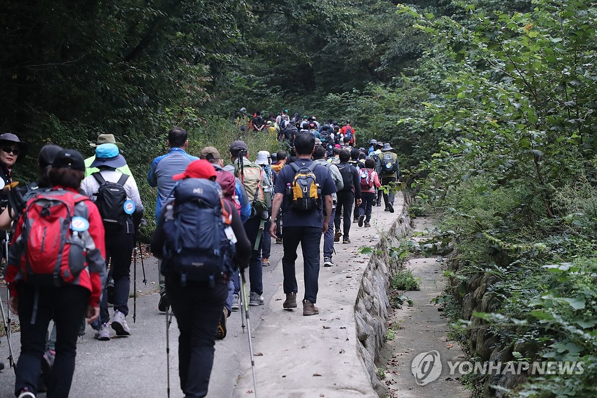 설악산 '달마! 능선길 걷기' ⓒ연합뉴스 자료사진