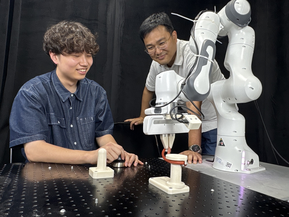 변형 물체도 능숙하게 다루는 로봇 기술 개발한 KAIST 연구팀 ⓒKAIST 제공