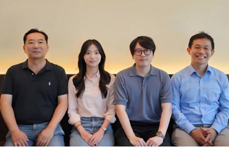 고려대·서울대 연구팀 왼쪽부터) 고려대 김영근 교수, 정은진 연구원, 전유상 박사, 서울대 남기태 교수. ⓒ고려대·서울대 연구팀 제공