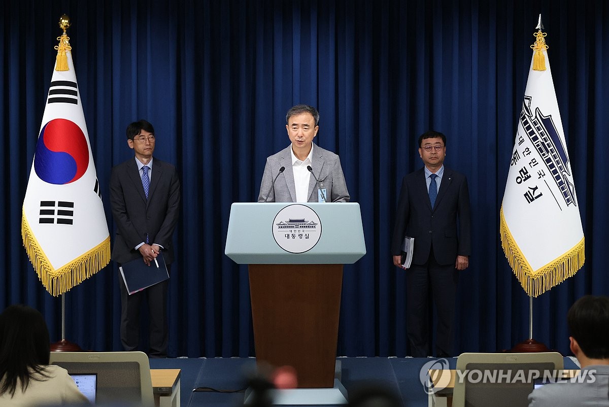 국가인공지능전략위 설명하는 임문영 부위원장국가인공지능 전략위원회 부위원장이 8일 용산 대통령실에서 국가인공지능 전략위원회 출범식 관련 브리핑을 하고 있다. ⓒ 연합뉴스