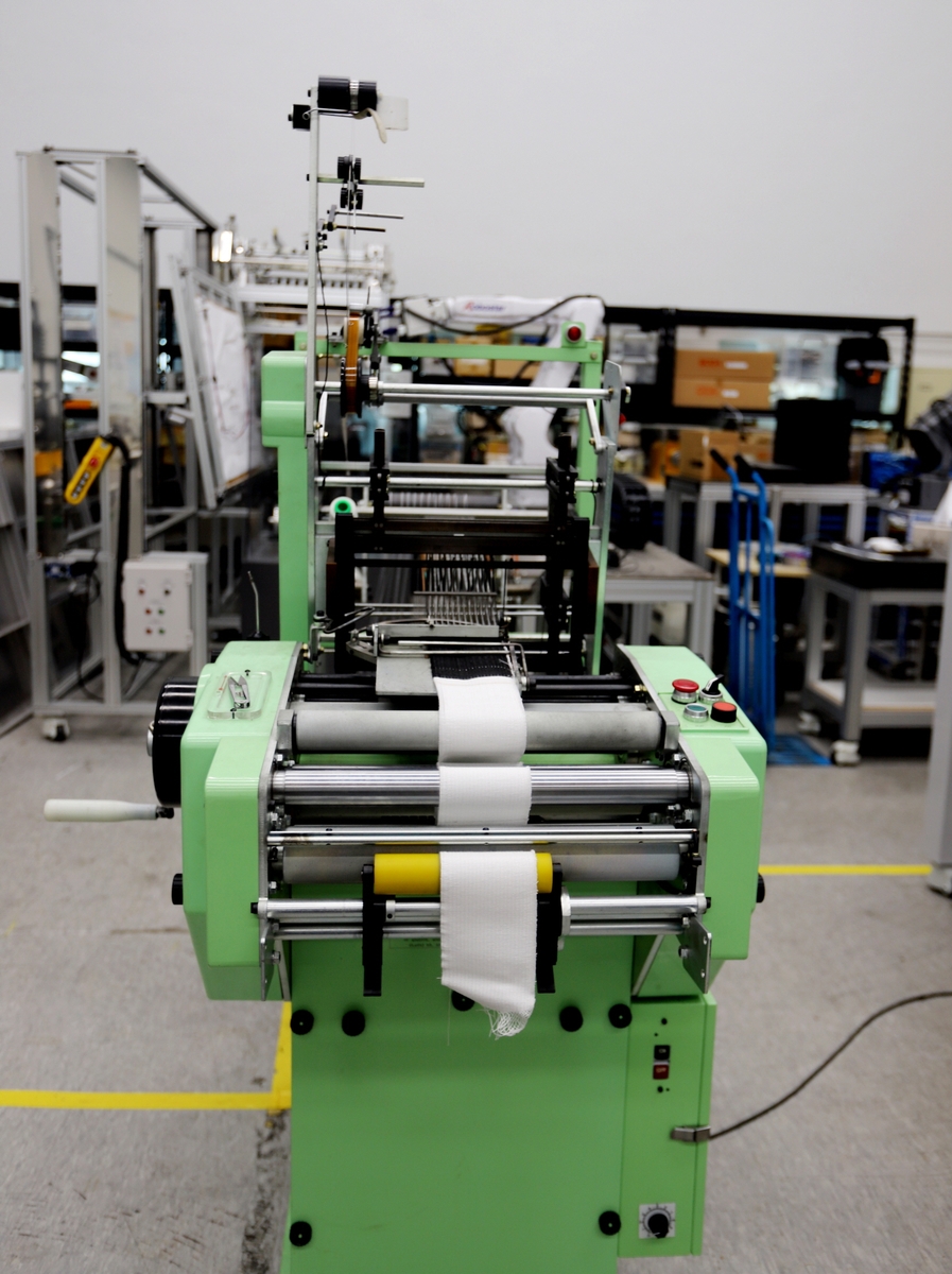 근육 옷감 자동 직조기 ⓒ 한국기계연구원 제공.