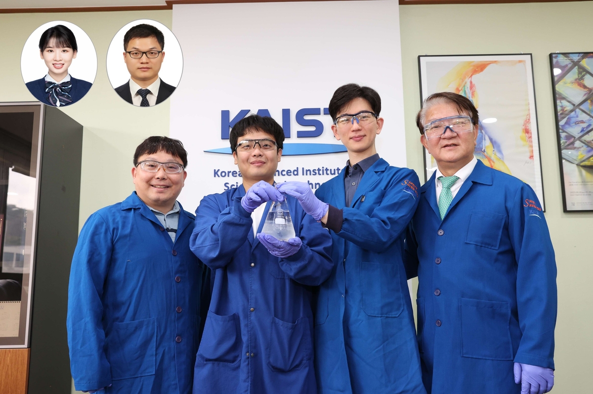 미생물 공정을 이용해 BTEX 생산한 KAIST 연구팀. 한순규(왼쪽 첫 번째), 이상엽(오른쪽 첫 번째) 교수 연구팀 ⓒ 연합뉴스