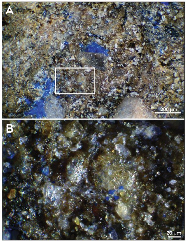 현미경으로 촬영한 나노 크기의 파란색 안료 입자들. 하단 이미지(B)는 흰색 사각형 부분을 더 높은 배율로 확대한 것으로, 파란색 안료가 원래 더 넓은 영역에 분포했다가 일부 분해된 것으로 추정된다. ⒸAntiquity