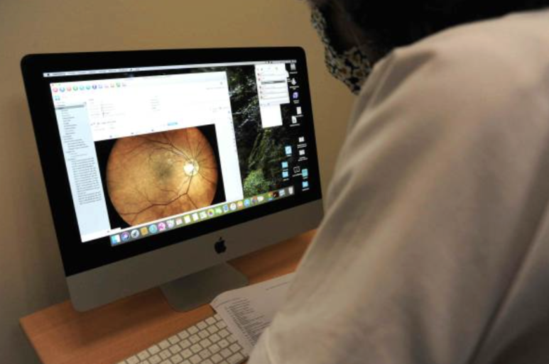 프랑크 홀츠(Frank Holz) 교수는 일상생활에 중요한 맹목 망막 영역에서 시력이 회복될 수 있다는 것이 처음으로 입증되었다며 "이는 의학사에서 중요한 이정표"라고 밝혔다. © Getty Images