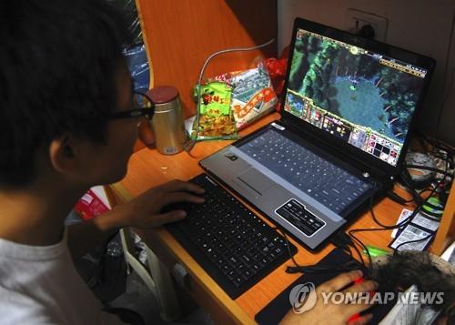 중국 온라인 게임 이용자 기사 내용과 직접 관련 없음. ⓒ AP 연합뉴스 자료사진