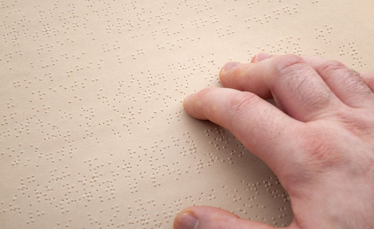 점자 과학의 발달이 시각장애인의 문자 접근권을 높일 수 있기를 기대한다. Ⓒ Getty Images