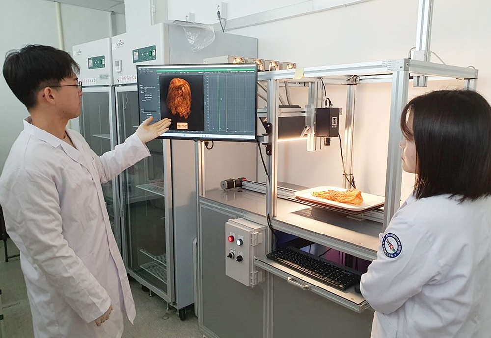 ▲ 초분광 장비를 통한 김치 데이터 분석 모습. Ⓒ세계김치연구소