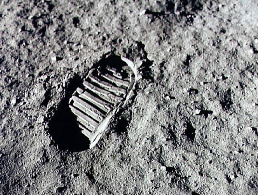 이번 연구는 우리가 서 있는 이 행성과 밤하늘을 비추는 달이, 45억 년 전 태양 가까이에서 태어난 두 천체의 격렬한 만남으로 탄생했다는 장대한 이야기의 한 장을 더하며 테이아의 기원에 대한 중요한 통찰을 제공한다. © Getty Images