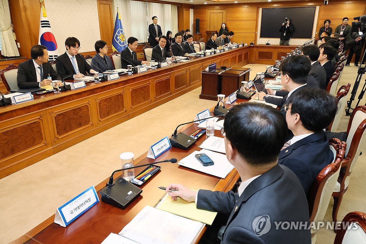 김민석 국무총리, 과학기술관계장관회의 주재. 김민석 국무총리가 24일 서울 종로구 정부서울청사에서 열린 과학기술관계장관회의에서 발언하고 있다(2025.11.24.). ⓒ 연합뉴스