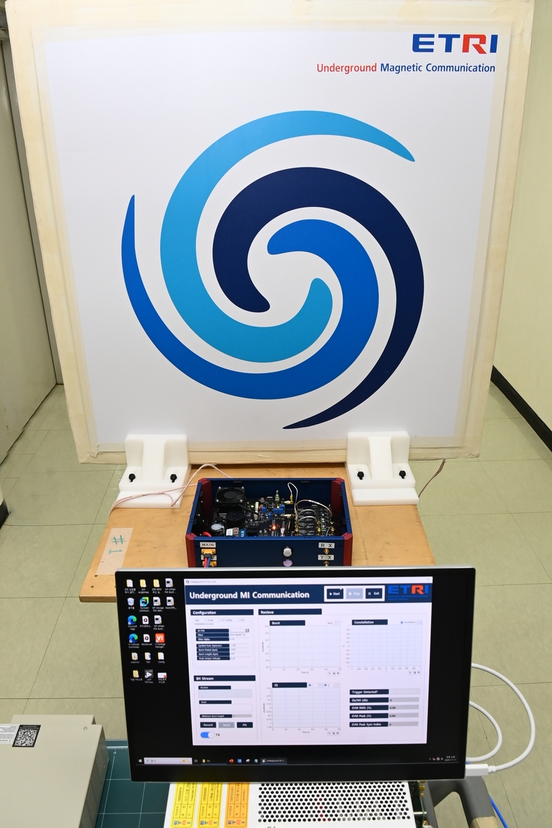 저주파 자기장 기반 지중 통신 송수신 시스템 저주파 자기장 기반 지중 통신 송수신 시스템 ⓒ 한국전자통신연구원 제공
