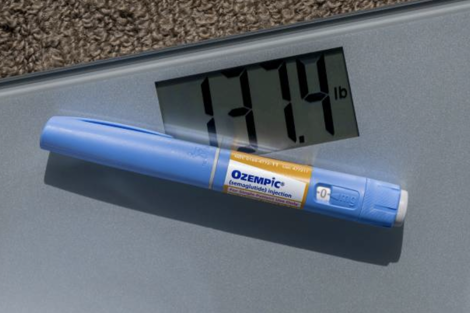 최근 공개된 연구에 따르면 관절염 위험은 11% 증가했고, 췌장염 위험은 무려 146%나 상승한 것으로 나타났다. 또한 저혈압, 어지럼증, 실신, 신장결석, 신장염증의 위험도 유의미하게 증가했다. © Getty Images