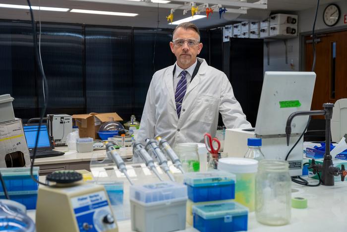 이번 연구를 이끈 제이슨 로어 미국 노트르담대 교수. ⒸPhoto by Barbara Johnston/University of Notre Dame