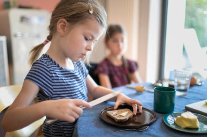 유아와 미취학 아동은 하루 중 식사량이 상당히 변동하지만, 총 일일 에너지 섭취량은 상당히 일정하게 유지된다. ⓒ Getty Images