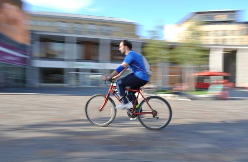 연구에 따르면 자기효능감이 높은 사람은 도전 앞에서 더 오래 버티고, 실패 후 더 빨리 회복하며, 더 야심찬 목표를 세운다. © Getty Images