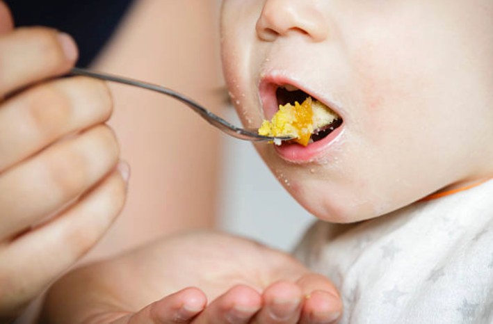 두살 된 우리 아이가 밥을 정말 더럽게(?) 안먹어요