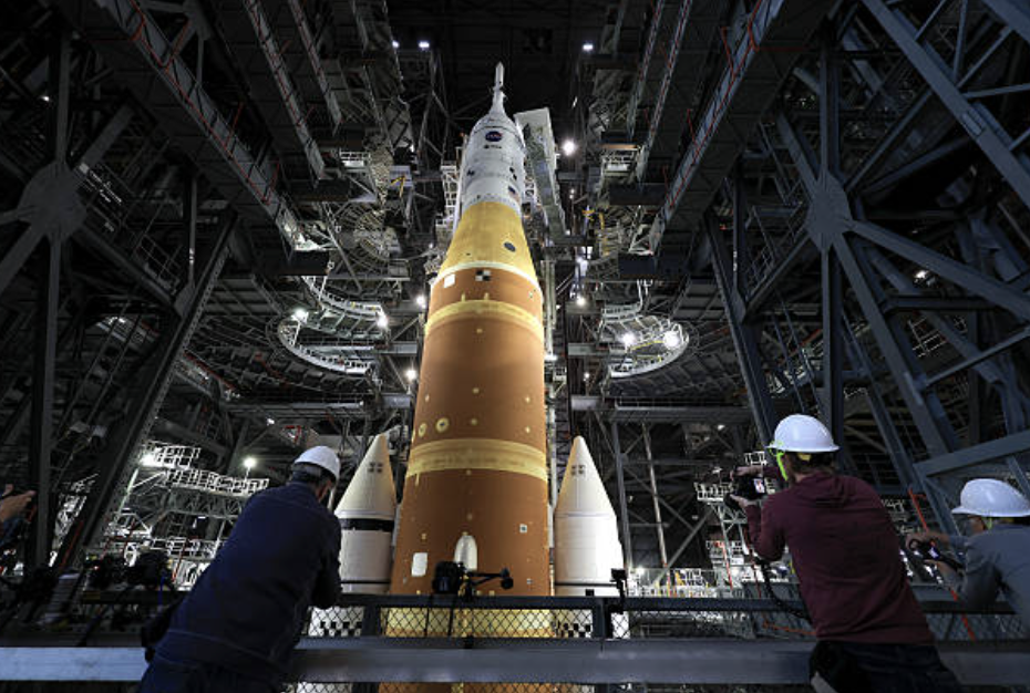 달을 향한 인류의 재도전, 왜 자꾸 늦어지나?