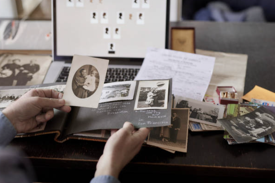 사람도 그렇지 않을까. 이미 변해버린 관계, 돌아갈 수 없는 시간, 다시 만날 수 없는 사람들. 그것들을 기억한다는 것은 과거의 빛을 품고 사는 일이다. ©Getty Images