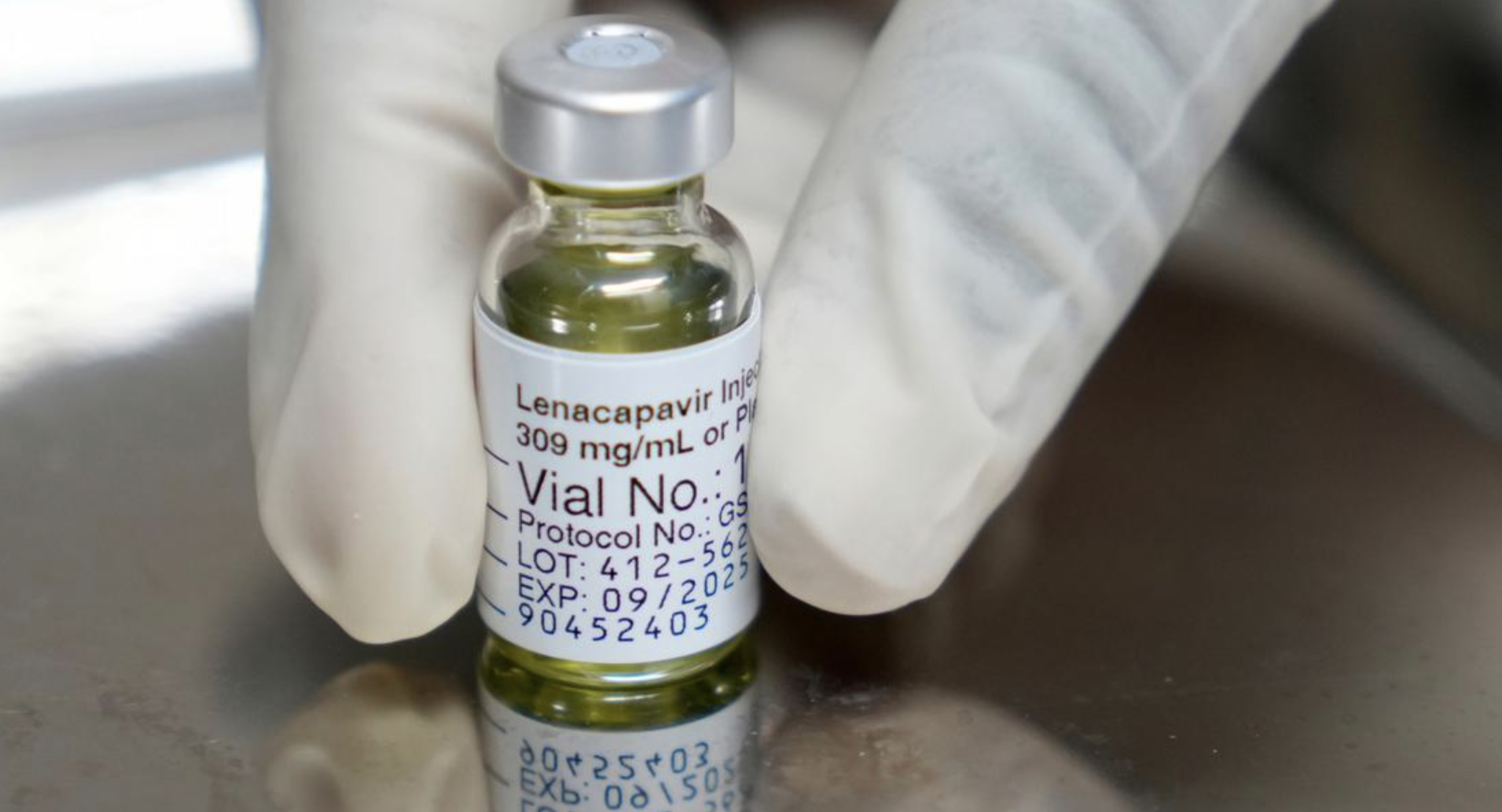 기존의 복잡한 다약제 요법을 유지한 그룹과 단 한 알의 BIC/LEN으로 갈아탄 그룹 모두 96%라는 동일한 바이러스 억제율을 기록했다. ©Nardus Engelbrecht/AP Photo/picture alliance