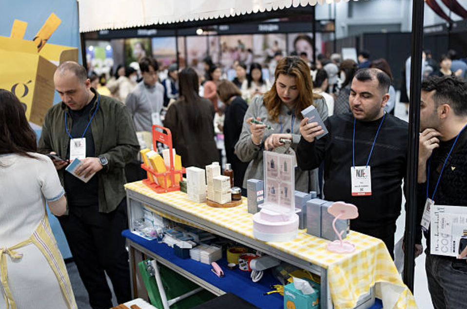 2026년 K-뷰티 성분 트렌드의 최전선에는 과거 병원 시술실에서만 쓰이던 물질들이 있다. ©Getty Images