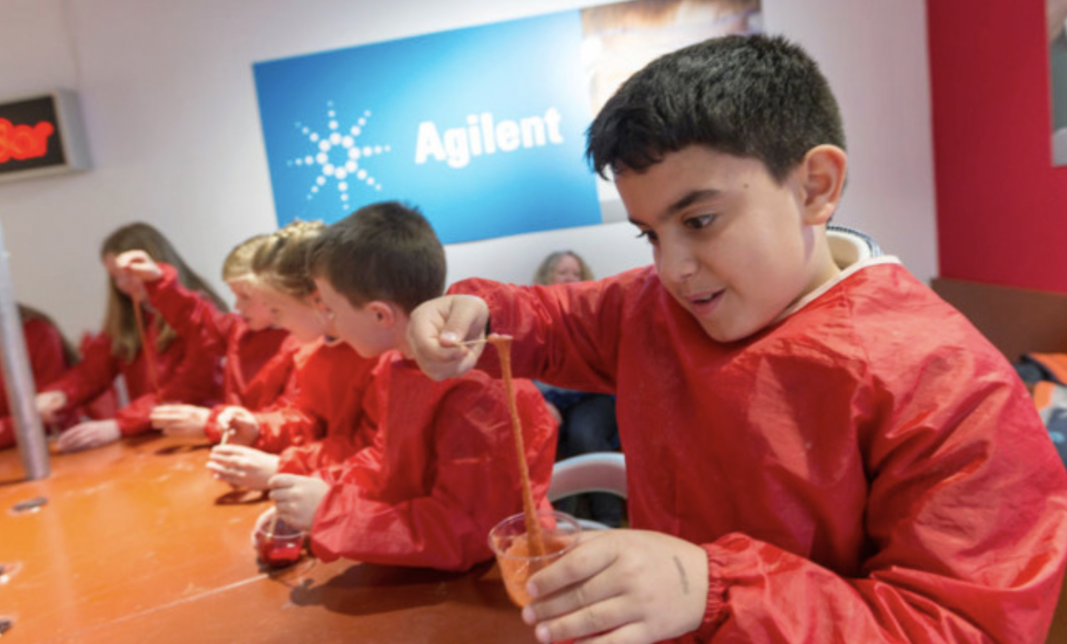 전체 프로그램의 3분의 1은 무료로 제공된다. 입장료가 과학에 대한 접근을 막아서는 안 된다는 철학이 반영된 것이다. ©edinburghfestivalcity.com