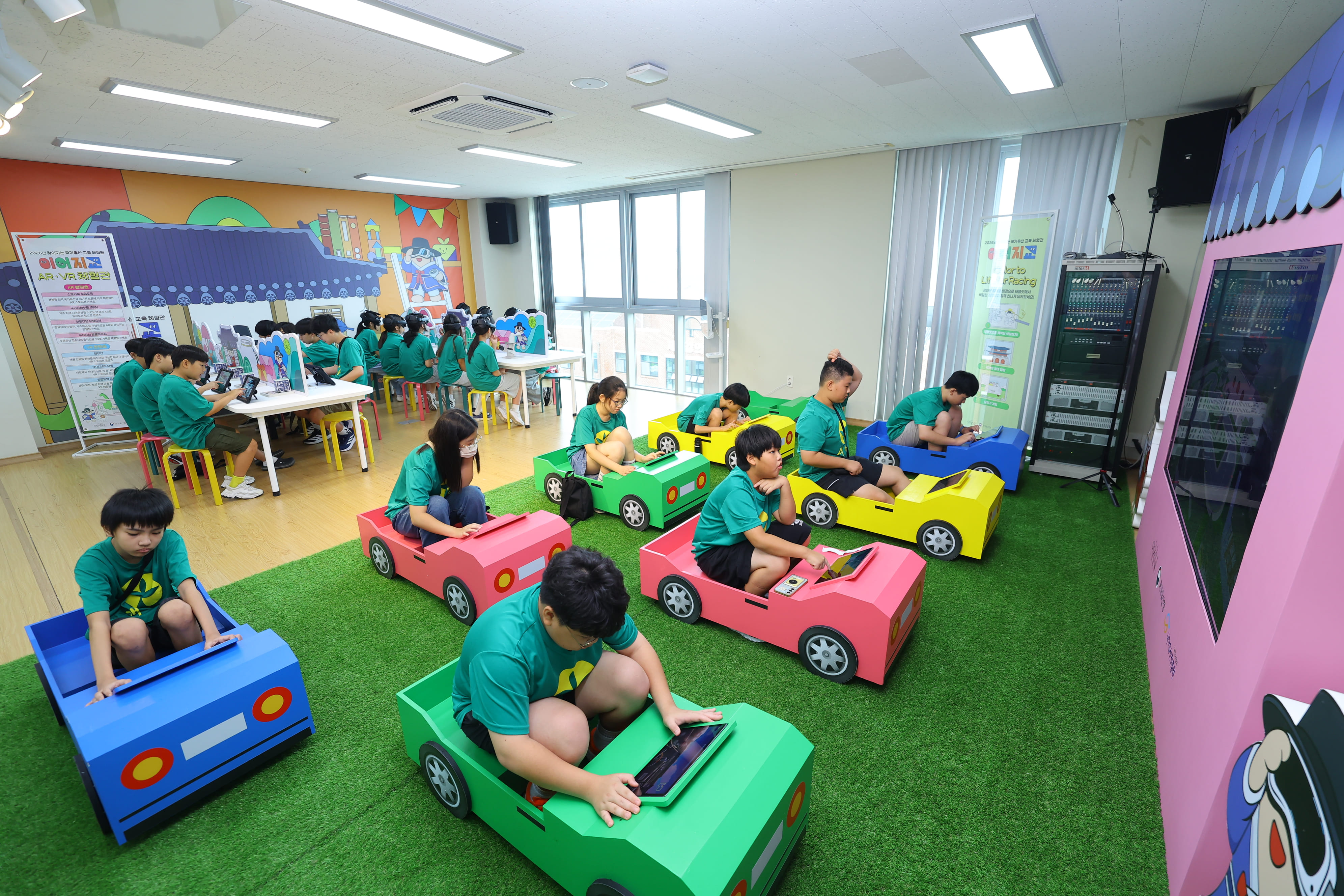 태블릿 하나로 만날 수 있는 국가유산의 폭이 제법 넓었다. ©국가유산청 주최/국가유산진흥원 주관
