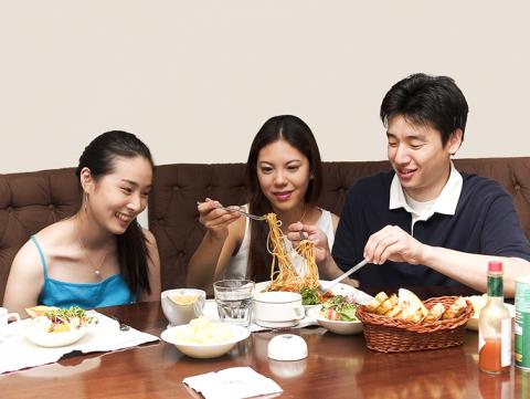 사람의 감정은 전이된다고 알려져있다. 하지만 이와 관련된 기존의 연구는 표본의 수가 적었기 때문에 다소 문제가 있다고 평가되었다. 최근 68만명이라는 거대한 표본을 대상으로 실험이 진행되었다. 바로 대표적인 SNS인 페이스북을 통해서이다. ⓒ ScienceTimes
