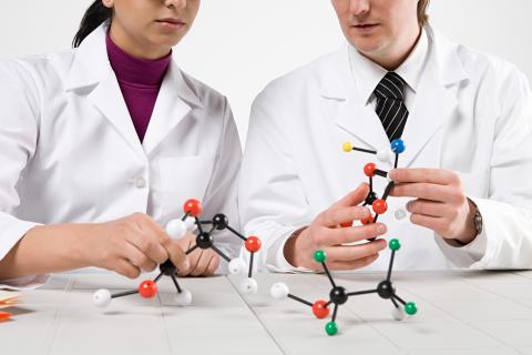 지방분자는 탄소, 수소, 산소 등 세 원소가 연결된 구조를 가지고 있으며, 여기서 이중결합 여부에 따라 포화지방과 불포화지방으로 나누어진다. 포화지방의 경우, 건강에 좋지 않다는 연구가 다수 발표되어 있는 상태이다. ⓒ ScienceTimes