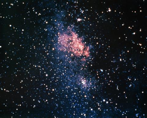 별의 집단인 은하는 우주팽창의 증거로 인정받으면서 연구가치가 높아졌다. 최근에는 그 어떤 은하보다도 오래된, 빅뱅 초기에 생성된 것으로 보이는 왜소은하가 발견되기도 했다. 연구팀은 이를 두고 '우주에 남겨진 화석'이라고 표현했다.