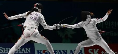 펜싱의 팡트 동작은 가장 기본적인 공격 기술이다.   ⓒ 연합뉴스