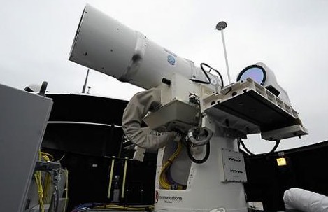 미 해군 함정 'USS 폰스'에 탑재된 레이저포.