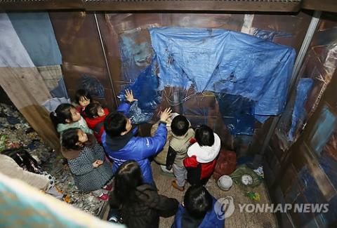 가난한 환경에서 자란 학생이 학업 성취도가 낮고 성인이 돼서도 비합리적인 결정을 한다는 속설은 계속 있었다. 편견일 수 있는 이런 믿음은 그간 사회학 연구에 의한 검증 대상으로 인식되곤 했으나, 최근 들어 이를 둘러싼 의학 연구 결과도 나오기 시작했다.
