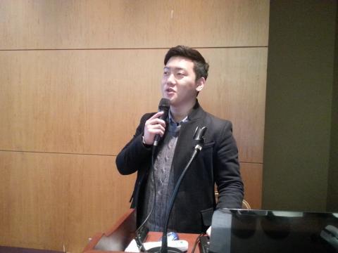 "학생디자이너에게는 작품을 만들 수 있는 기회를, 중소 기업인들에게는 저렴하게 디자인을 사용할 수 있도록 가교 역할을 하겠다."포부 밝히는 디자인서비스 플랫폼기업으로 스타트 업 한 디피 대표.