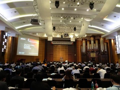 이 날 행사에는 삼성전자, SK 하이닉스, 암(ARM), 시놉시스(Synopsys), 키사이트(Keysight), 난통 후지쯔 마이크로일렉트로닉스(NFME), 화웨이 등 해외 주요 반도체 기업의 연사들이 총출동해 최신 모바일 메모리 시장과 사물인터넷이 불러올 변화에 대해 분석하고 최신 기술 트랜드를 공유했다. ⓒ 김은영/ ScienceTimes