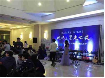 지난달 베이징 대학교 내 10여개 학과에서는 신입생 환영회 행사 진행 상황을 ‘스빠(视吧)’ 앱을 통해 실시간으로 중계했다. ⓒ ‘스빠(视吧)’ 영상