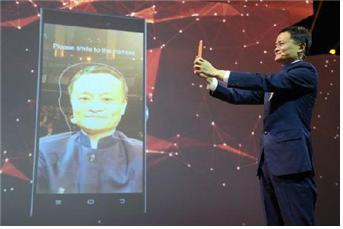 지난 2015년 처음 공개한 알리바바의 얼굴인식 결제서비스 시연 장면. ⓒ 경제망 보도 사진