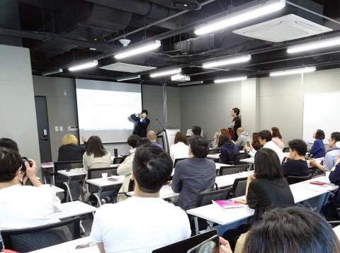 문화창조아카데미에서 '포스트 디지털 시대의 문화컨텐츠 산업'을 주제로 4월 한달동안 매주 목요일 진행하는 다다포럼의 마지막 강연은 레이 박 작가가 맡았다.