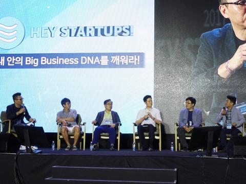 (사진= 왼쪽부터 사회자 오종철, 주렁주렁 정상민 대표, 김영태 중소기업청 과장, 전종하 퍼플랩스 대표, 플래텀 조상래 대표, 임정욱 스얼 센터장) 300억 매각 신화를 쓴 퍼플랩스의 전종하 대표는 "스타트업의 목표가 돈이 되면 성공하기 어렵다"고 말했다.