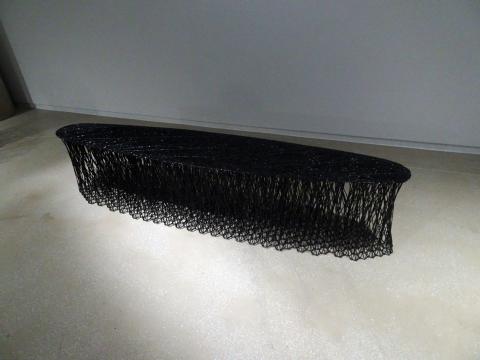 프랑스 퐁피두 센터가 소장한 작품 라미벤치를 재구성한 작품. Rami Bench Seoul, 2017. (Carbon fiber, W37 x L200 x H45 cm) ⓒ 김은영/ ScienceTimes