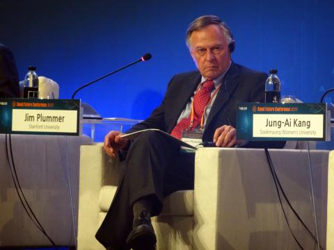 짐 플러머 스탠퍼드대 교수가 25일 열린 서울미래컨퍼런스에서 스탠퍼드대학의 실험적 교육방식에 대해 설명하고 있다. ⓒ 김은영/ ScienceTimes